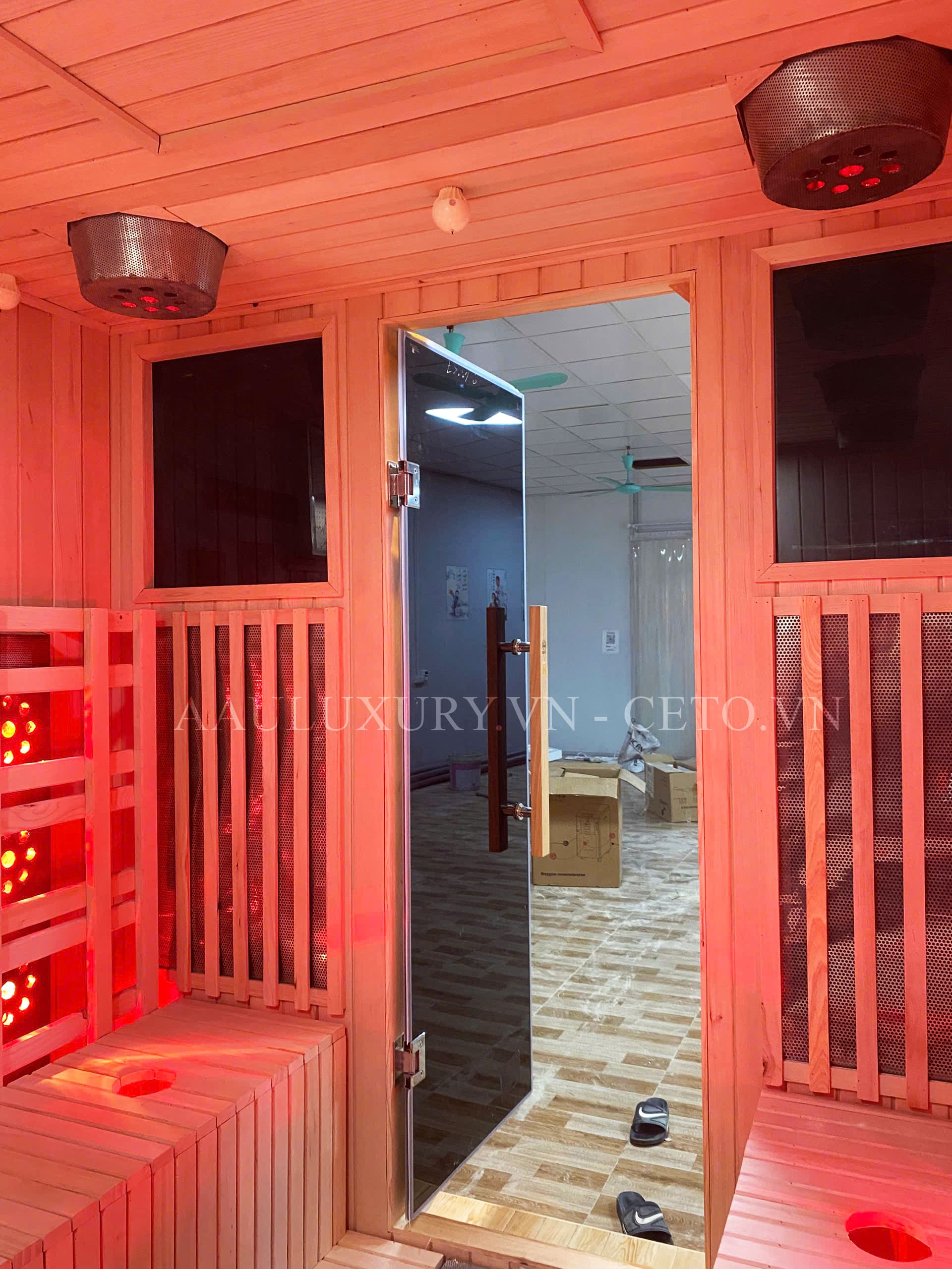 Không gian bên trong phòng xông hoả